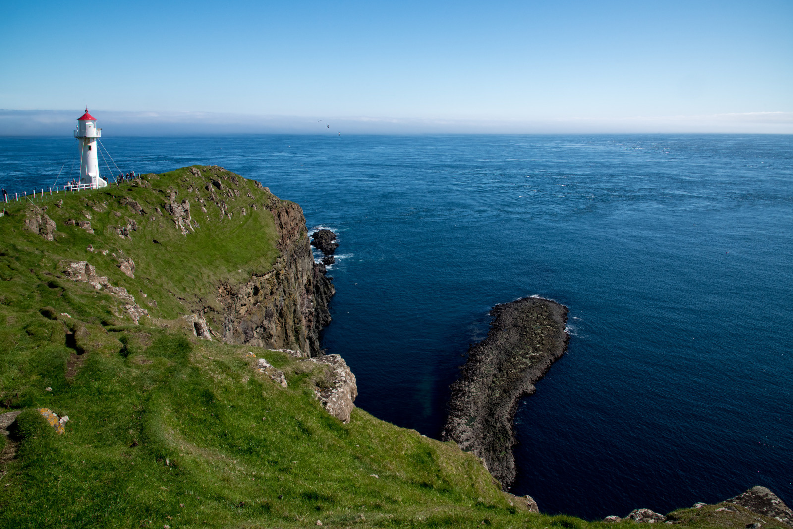 https://ldzx8v92om.apb.spinupwp.site/wp-content/uploads/2026/06/No-39_FAROE-ISLAND_AKRABERG-AND-LIGHTHOUSE©StudioPONANT_Doriane-Letexier.jpg